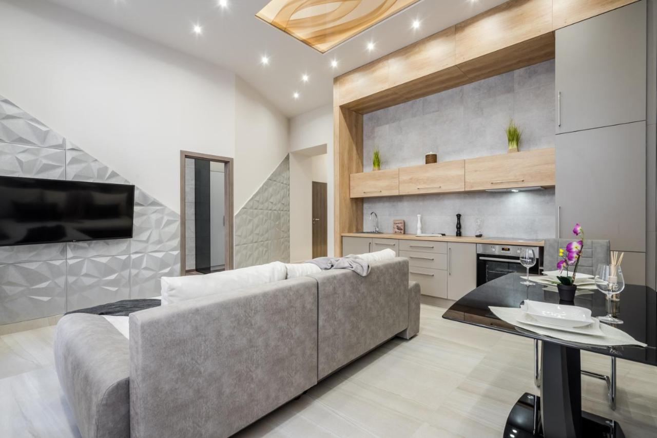Appartement Nirvana Suite,3 Bedrooms, 2 Bathrooms, Acs *