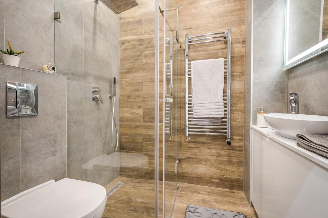 Nirvana Suite,3 Bedrooms, 2 Bathrooms, Acs Appartement