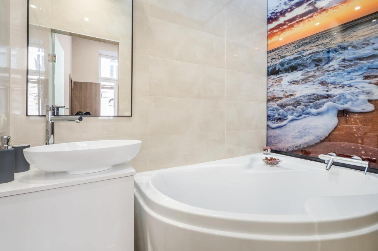 Appartement Nirvana Suite,3 Bedrooms, 2 Bathrooms, Acs *