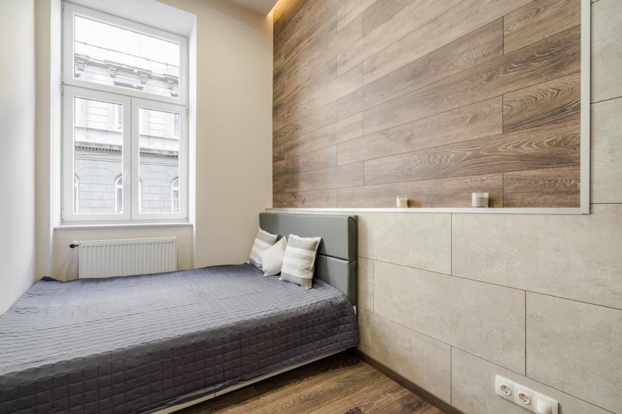 Nirvana Suite,3 Bedrooms, 2 Bathrooms, Acs *